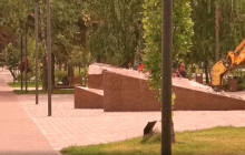 "Так выглядит страх": в Мариуполе оккупанты снесли мемориал защитникам Украины (видео)