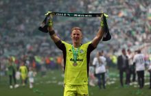 Знаменитый экс-футболист сборной Англии за минуту довел маленького фаната до слез (видео)