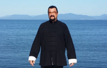 Прихильник Росії Стівен Сігал відвідав Оленівку, де окупанти влаштували теракт