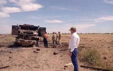 "Хтось невдало покурив": у Новоолексіївці згоріли ангар і техніка окупантів