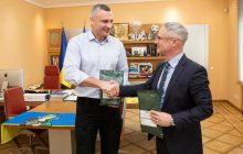 Для військових передали 50 тисяч наборів харчування з підігрівом: Кличко зустрівся з послом Ізраїлю