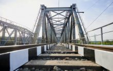 Взрывы в Крыму повредили железную дорогу, сообщения с материковой Украиной больше нет