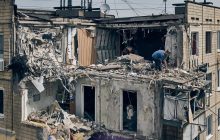 Зеленский объяснил, почему российские оккупанты расстреливают из танков жилые дома (фото)