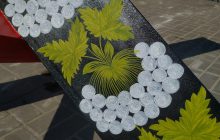 Розмальовані протитанкові їжаки та клумба-байрактар: як Київ готується до Дня Незалежності (фото, відео)