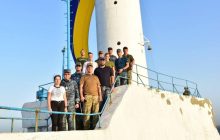 В Одессе на маяке развернули огромный флаг Украины (фото, видео)