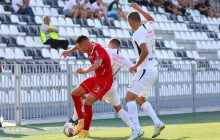 Тренер Вернидуб був вилучений, а його Кривбас зазнав фіаско у грі з Колосом (відео)