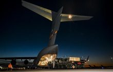 У США показали, як готують до відправки в Україну нову партію військової допомоги