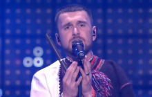 Сопілкар з Kalush Orchestra розповів про рідних, які отримали поранення на фронті