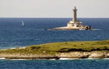 У Хорватії туристам пропонують заночувати на острові з маяком менше ніж за 20 євро