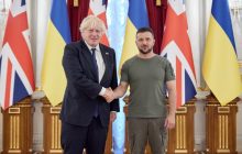 Зеленский написал о "наследстве" Джонсона и поблагодарил за поддержку, тот назвал его героем
