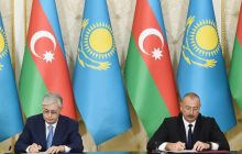 Президенти Азербайджану та Казахстану під час зустрічі відмовилися спілкуватися російською