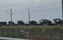 Танки, артилерія та БМП: окупанти перекинули до Криму нову партію техніки (відео)