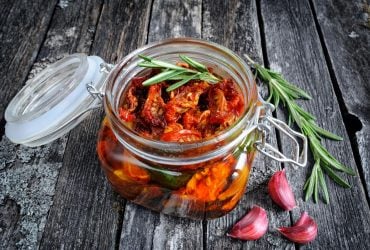 Готуємо в'ялені помідори в мікрохвильовці: покрокові рецепти для дому