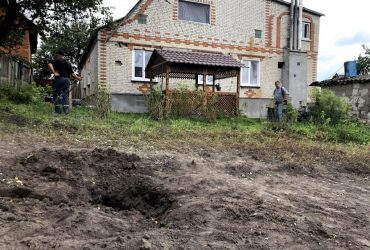 Понад півсотні прильотів: окупанти обстріляли три громади Сумщини