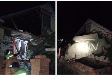 Жест доброй воли: в Белгородской области экипаж БМП протаранил частный дом (фото)