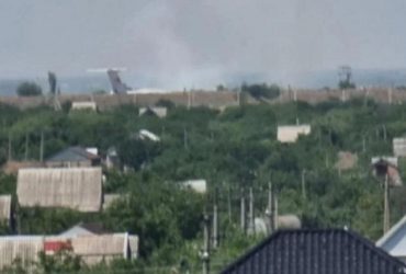 После удара по аэродрому в Мелитополе оккупанты прячутся в лесах и посадках - СМИ