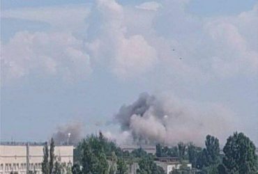 У окупованій Новій Каховці знову хлопнуло по російському складу боєприпасів (фото)