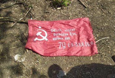 ЗСУ захопили як трофей копію прапора, встановленого у 1945 році над Рейхстагом (фото)