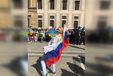 Російська блогерка накинулася на українок в Австрії і отримала заслужене покарання (відео)