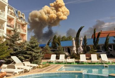 Жданов про вибухи у Криму: Хтось дає окупантам зрозуміти, що під ними горітиме земля