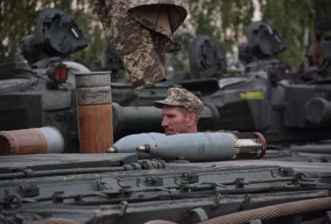 В РНБО попередили українців про затяжну війну з Росією: легко не буде