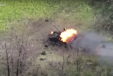 Аж башту відірвало: прикордонники показали феєричне знищення російського танка (відео)