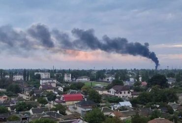В Крыму прогремели взрывы, виден черный дым (фото, видео)