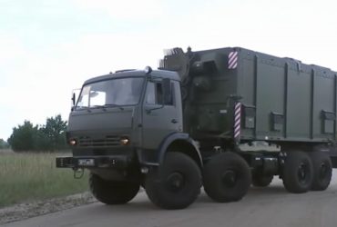 Камаз вмить став сміттям: ЗСУ ефектно знищили машину росіян дроном (відео)