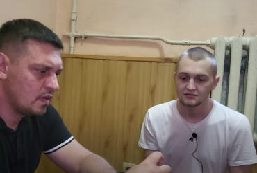 Пленный россиянин попытался поговорить с матерью, но что-то пошло не так (видео)