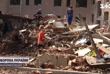 Обстріл рашистами гуртожитка у Харкові: на руїнах будівлі продовжують шукати людей