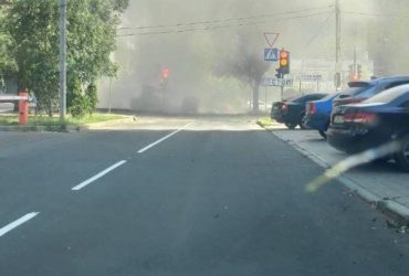 У Донецьку влучили в адміністрацію Пушиліна, почалася пожежа (фото, відео)