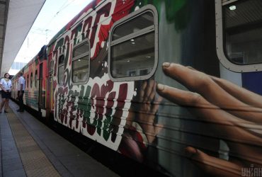 З Києва до Херсона вирушив перший потяг (відео)