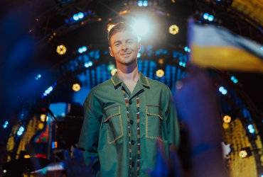 Макс Барських доторкнувся до сердець мільйонів новою піснею Україна (відео)