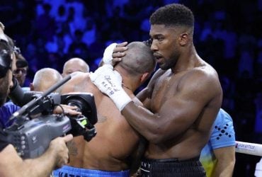 Я думаю, це справжня причина: промоутер пояснив, чому Джошуа викинув пояси Усика