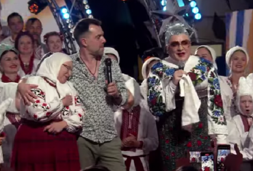 Арестович публично подкатил к маме Верки Сердючки (видео)