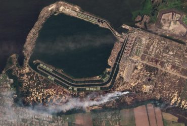 Супутник зафіксував пожежі та дим навколо Запорізької АЕС (фото)