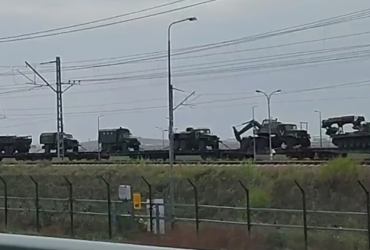 Танки, артилерія та БМП: окупанти перекинули до Криму нову партію техніки (відео)