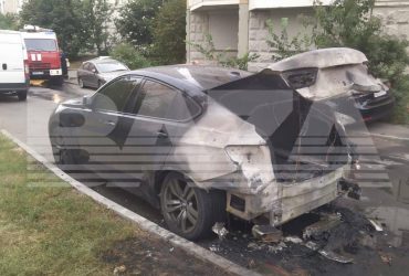 Арестович рассказал, кто стоит за подрывом поездов, складов БК и поджогами машин в России