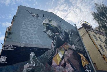 Журналіст розповів, де у столиці знайти мурал Привид Києва (відео)