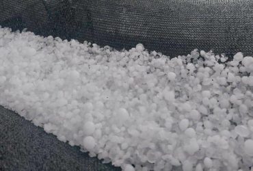 Град, как грецкий орех: часть Харьковщины накрыла непогода (фото)