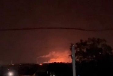 В оккупированной Макеевке загорелся химзавод (видео)