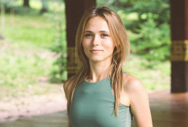 Разбудили во мне богиню: Анна Кошмал похвасталась красивыми ножками в мини