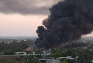 В оккупированном Крыму вспыхнул масштабный пожар (фото, видео)