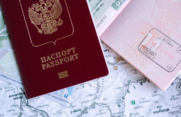 ЄС відмовиться від спрощеної видачі віз росіянам - Financial Times