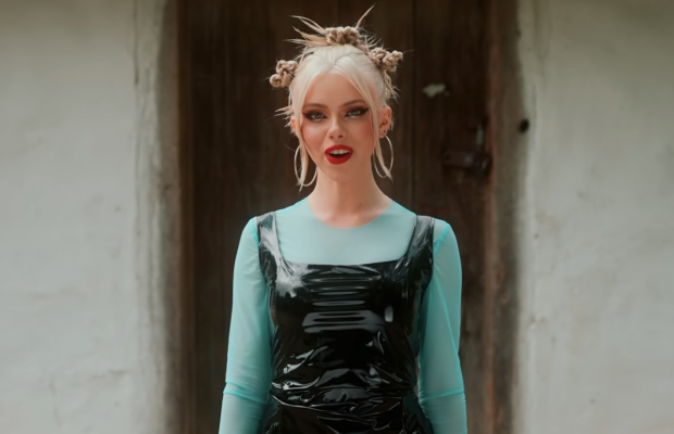 Хіт "Ванька-встанька" від зірки серіалу "Школа" посів перше місце в рейтингу YouTube