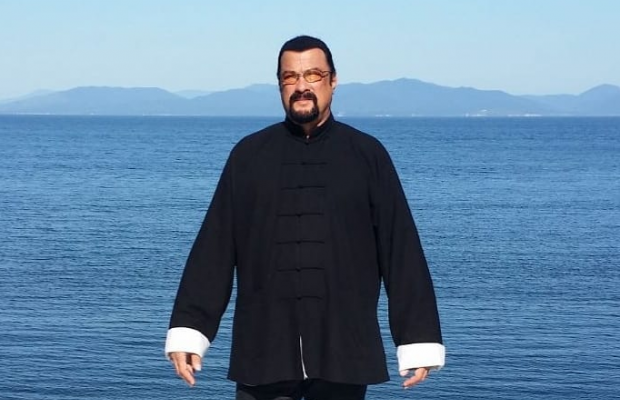 Прихильник Росії Стівен Сігал відвідав Оленівку, де окупанти влаштували теракт