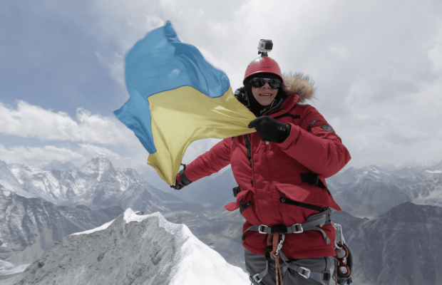 Телеведучий Комаров показав моторошне фото з російською ракетою на кухні житлового будинку