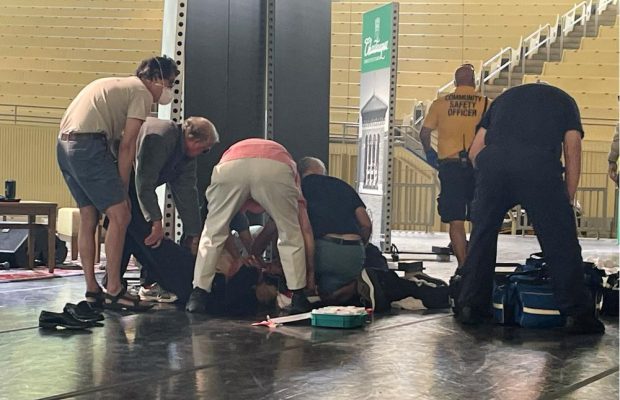 В Нью-Йорку під час лекції поранено скандального письменника Салмана Рушді (відео)