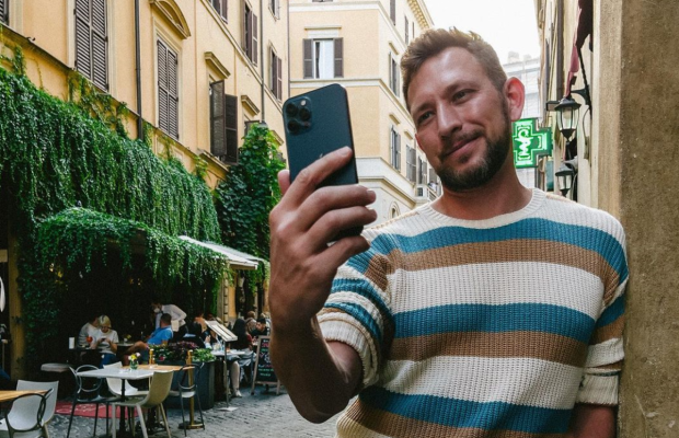 Шокировавший каминг-аутом Хветкевич рассказал о реакции мамы на его помолвку с мужчиной