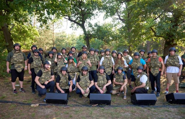 На 2+2 покажуть благодійний концерт для ЗСУ на передовій "Все буде Україна"